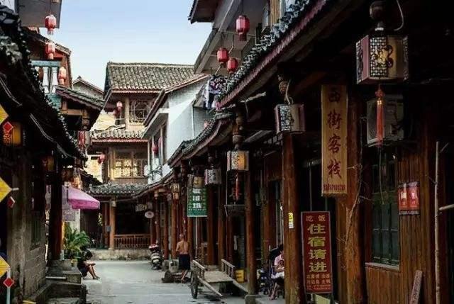 南通崇川天生港镇街道:情暖腊八添新岁 关爱银发送温暖